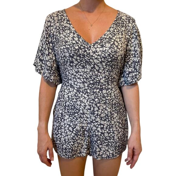 Abercrombie & Fitch Women Gray V Neck Floral Open Back Romper Size Small Pockets - Picture 2 of 9